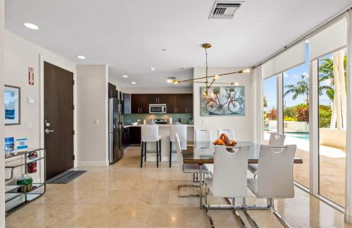 Hemingway 3 Bedroom Condo 2 Blocks from the Beach - Photo 6