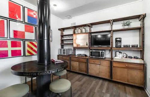 Spacious Riverfront Suite - Close to Downtown - Foto 1