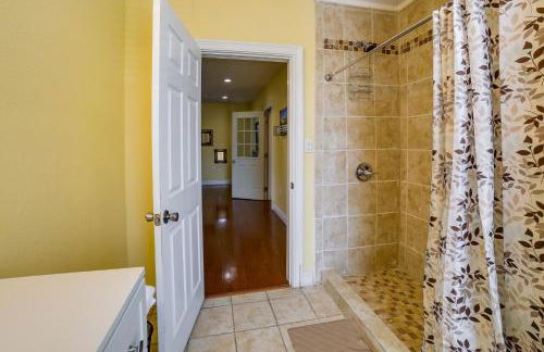 Inviting Connellsville Getaway with Deck! - Foto 18