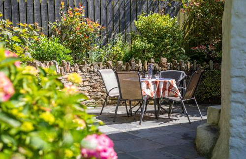 Putsborough Manor 3 Self Catering Cottages with Beach a short walk, dog friendly all year, On site Tennis, Play Area, Paddock, Spa baths, BBQ, Private Gardens, Superfast WIFI - Photo 60