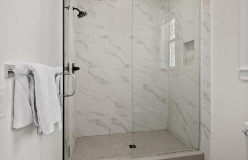 Wildwood Cabin at Suncadia- Hot Tub, Firepit, BBQ, Gourmet Kitchen, Fireplace, Smart TVs, Hi-speed Wi-Fi, Secluded - Foto 24