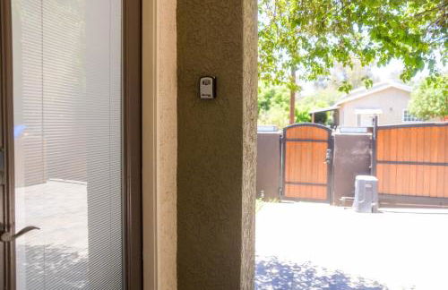 Charming and Cozy 1 Bedroom 1 Bathroom Guest Suite in Silverlake - Foto 57