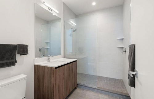 Luxurious Highland Park Penthouse with Stunning Views - Foto 16