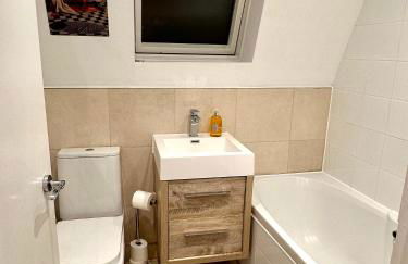 Camden Modern 2BR Apartment, Minutes to Tube & City Central - Foto 17