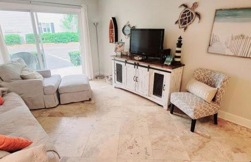 H1 downstairs and comfy king and two twins really nice kitchen and baths - Foto 1