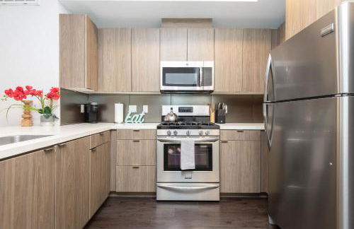 Lovely 3BR Apt With Balcony And Rooftop Pool Plus Views - Foto 31