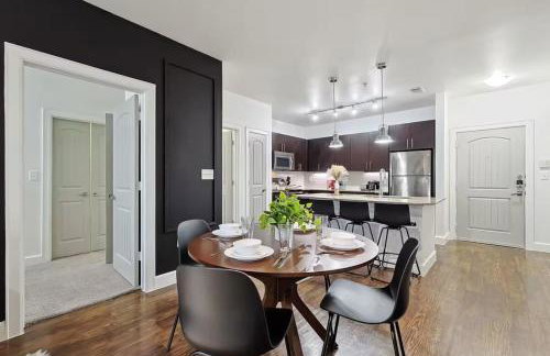 Modern 2B Close to The Star Toyota HQ Legacy West - Foto 8