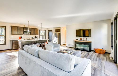 Golf, Hike and Boat Home with Fire Pit in Friendship - Foto 1