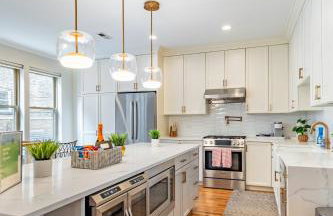 Windy City Getaway - 3BR 2BA Chicago Townhouse home - Photo 28