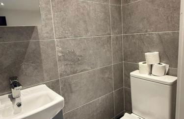 Large Luxury 5BDR Home 2 Bath and Free Parking - Foto 13