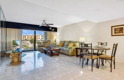 Relaxing Ocean Condo Steps from the Beach - Foto 10