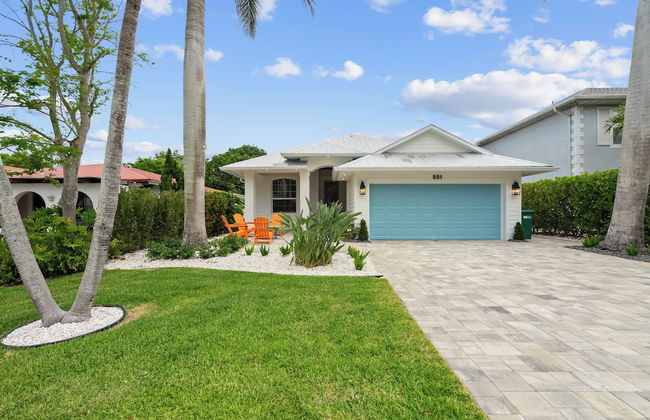 Sardinia Vacation Rental: Delightful Coastal Home near Vanderbilt Beach. Relax in a Private Pool and Spacious 4-BR Retreat with Modern Amenities. Ideal for Families. Minutes from Mercato and Local Attractions - Foto 1