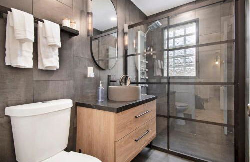 Adorable 2BR Hot Tub Close to Attractions - Foto 3