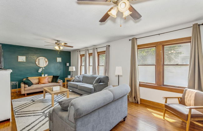 Cute Cozy and Cheerful 3 Bedroom House - Photo 9