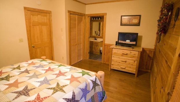 Er79 - Robyn's Nest - Great Location. Close To All The Action! 2 Bedroom Cabin by RedAwning - Foto 3, Habitación