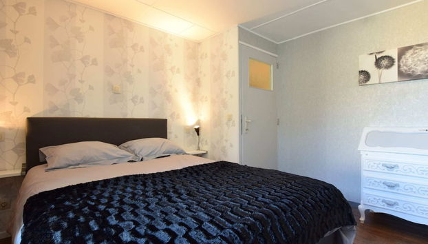 Lavish Holiday Home in Chassepierre With Terrace - Foto 5, Quarto