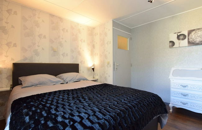 Lavish Holiday Home in Chassepierre With Terrace - Photo 5