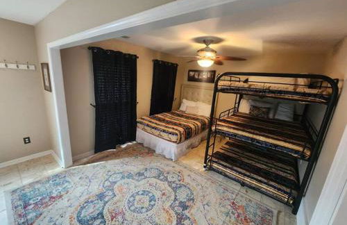 Large near Shops/Dining & easy access to freeway - Foto 14