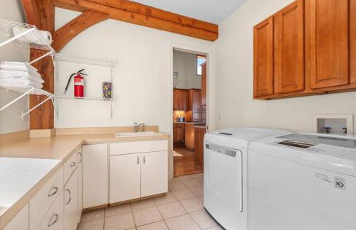 Mountain Retreat Sleeps 10 with Pool Table and Arcade - Foto 21