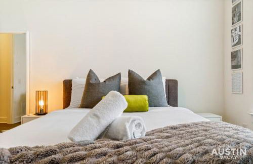 Urban Oasis 1 Mile from UT plus Garage and Rooftop - Foto 30