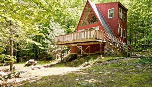 A-Frame Cabin Rental Set Alongside Sebago Lake on Frye Island, Maine - Foto 4