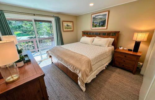 R8 Luxury Bretton Woods Ski-In Ski-out townhome next to beginner ski area w fast wifi and keyless entry - Foto 64