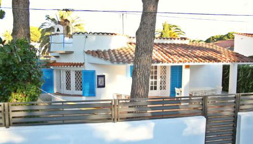 Superb Seafront Villa - Photo 2