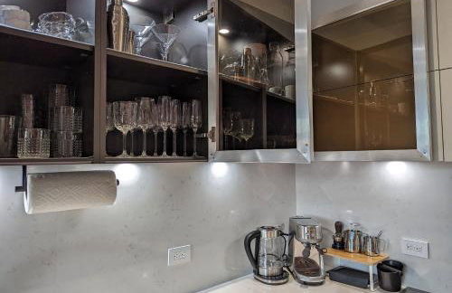 Sunny Oasis with WD I Central Air I Desk I Free Park - Foto 5