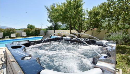 Nice Home In Prugovo With Jacuzzi - Foto 2