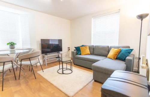 Spacious 2 Bedroom Apartment in Bedford, Near Milton Keynes & Local Business Parks - Foto 3