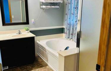 The Falmouth Villa with Peloton Bike - Foto 5