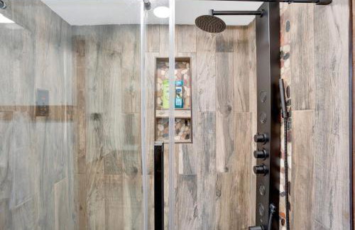 The Mighty Sycamore Treehouse at Treetop Escapes - Foto 31