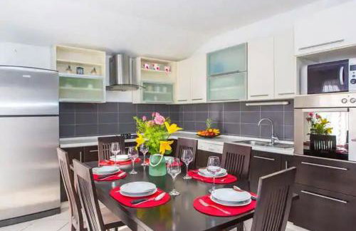 Idyllic Holiday Home With Private Pool, Sun Deck, and Organic Garden - Foto 29