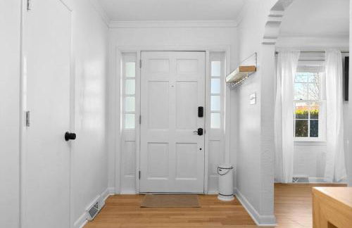 Family Home and Private Backyard - Foto 36