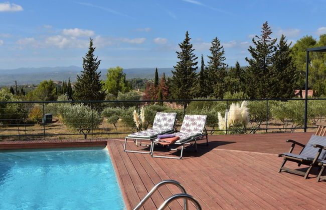 Villa With Pool & Views - Photo 20