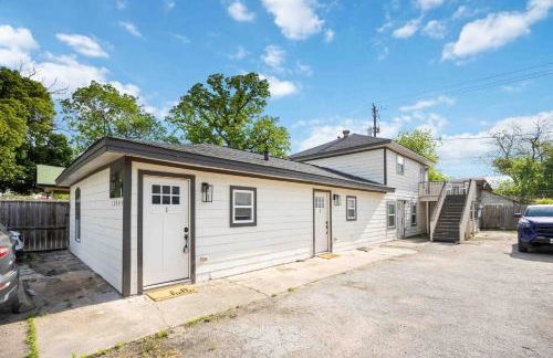 Steps from the Best of the Heights-Modern Comfort! - Foto 10