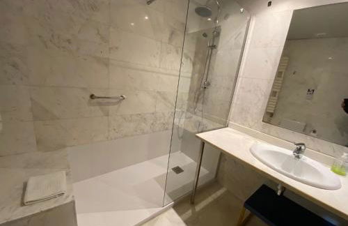 Apartamentos City Beach - Photo 30