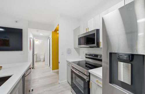 Stylish City Place WPB Escape King Bed and Den - Foto 15