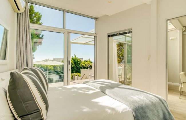 Compact Camps Bay Holiday Apartment With Private Pool Sea Escape - Foto 12