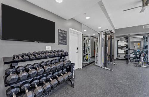 Modern 3 bedroom condo in downtown w free parking - Foto 47