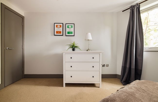 Spacious 2 Bed - Battersea High Street - Photo 20
