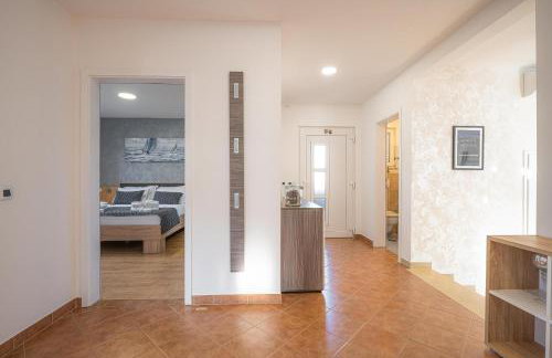 Villa Beauty with heated pool and jacuzzi - Photo 33