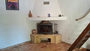 Cabanon provençal en pierre entouré de lavandes - Foto 4