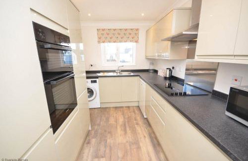 Bure Banks in the heart of Wroxham - Photo 6