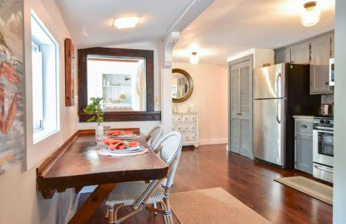 Antique Dennis getaway with firepit & EV charger Dog friendly - Foto 13