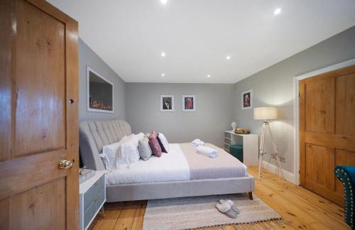 4 bedroom home with Garden, Game room, Parking- Esho Stays - Foto 21