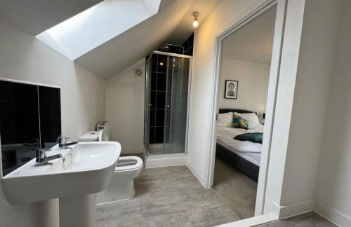 Bolehyde House, Sleeps 6, 3 Bedrooms, North Swindon location, Parking - Foto 22