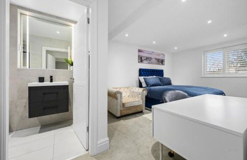 Luxury Apartment Heart of Didsbury - Photo 14