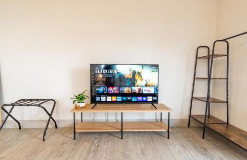 RiverWalk PentHouse Oasis w/Free Parking Gym Pool - Photo 41