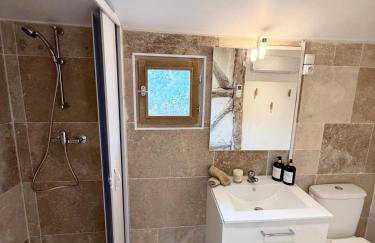 Small Provencal Castle with Swimming Pool, Tennis, Gym & Calm - Foto 18